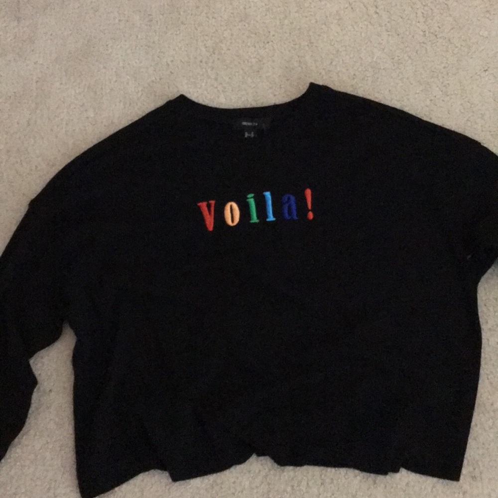 Long sleeved Black cropped light sweater